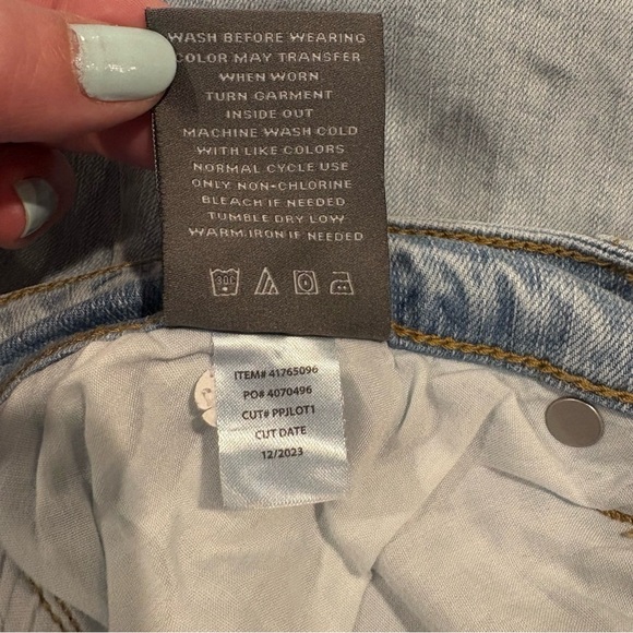 Women's Size 18 TORRID Perfect 10" Bermuda Jean Shorts Vintage Stretch Ripped - Picture 12 of 12